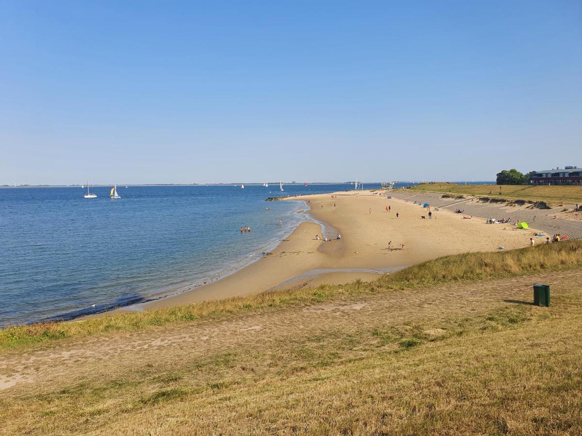 Vakantiehuis Op Villapark Oesterbaai Aan Zee , Met Speeltuin Grenzend Aan De Tuin Вемелдинге Екстериор снимка