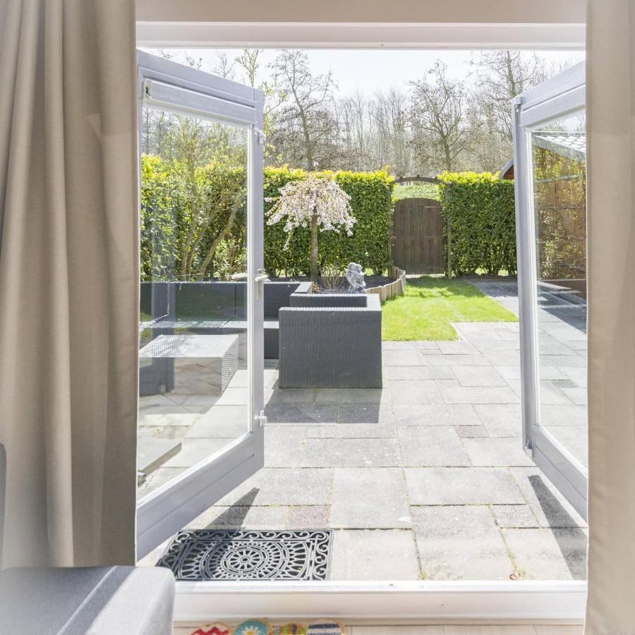 Vakantiehuis Op Villapark Oesterbaai Aan Zee , Met Speeltuin Grenzend Aan De Tuin Вемелдинге Екстериор снимка