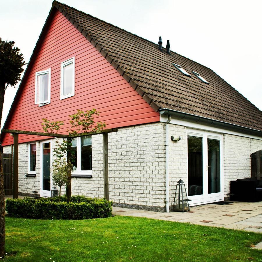 Vakantiehuis Op Villapark Oesterbaai Aan Zee , Met Speeltuin Grenzend Aan De Tuin Вемелдинге Екстериор снимка