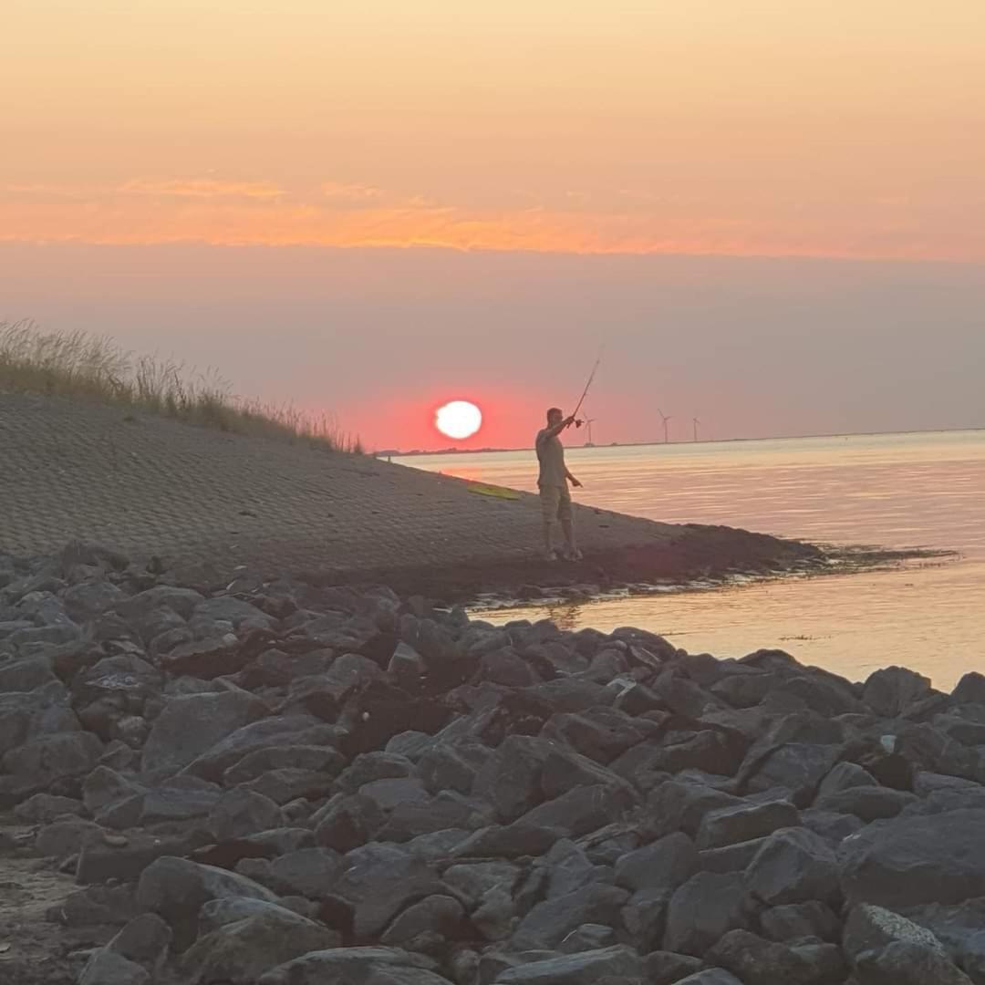 Vakantiehuis Op Villapark Oesterbaai Aan Zee , Met Speeltuin Grenzend Aan De Tuin Вемелдинге Стая снимка